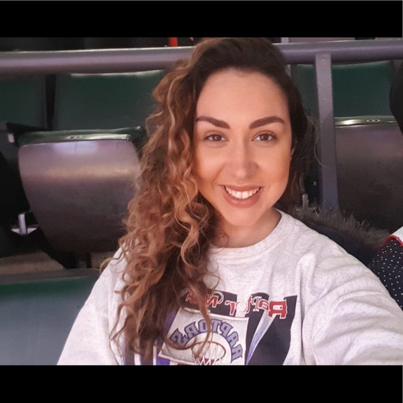 Meet your Posher, Laura - Picture 1 of 1